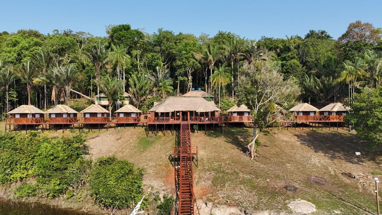 Camaiu Lodge cabins above the river seen from the air