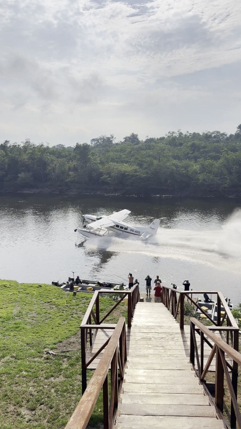 Seaplane arriving on the river