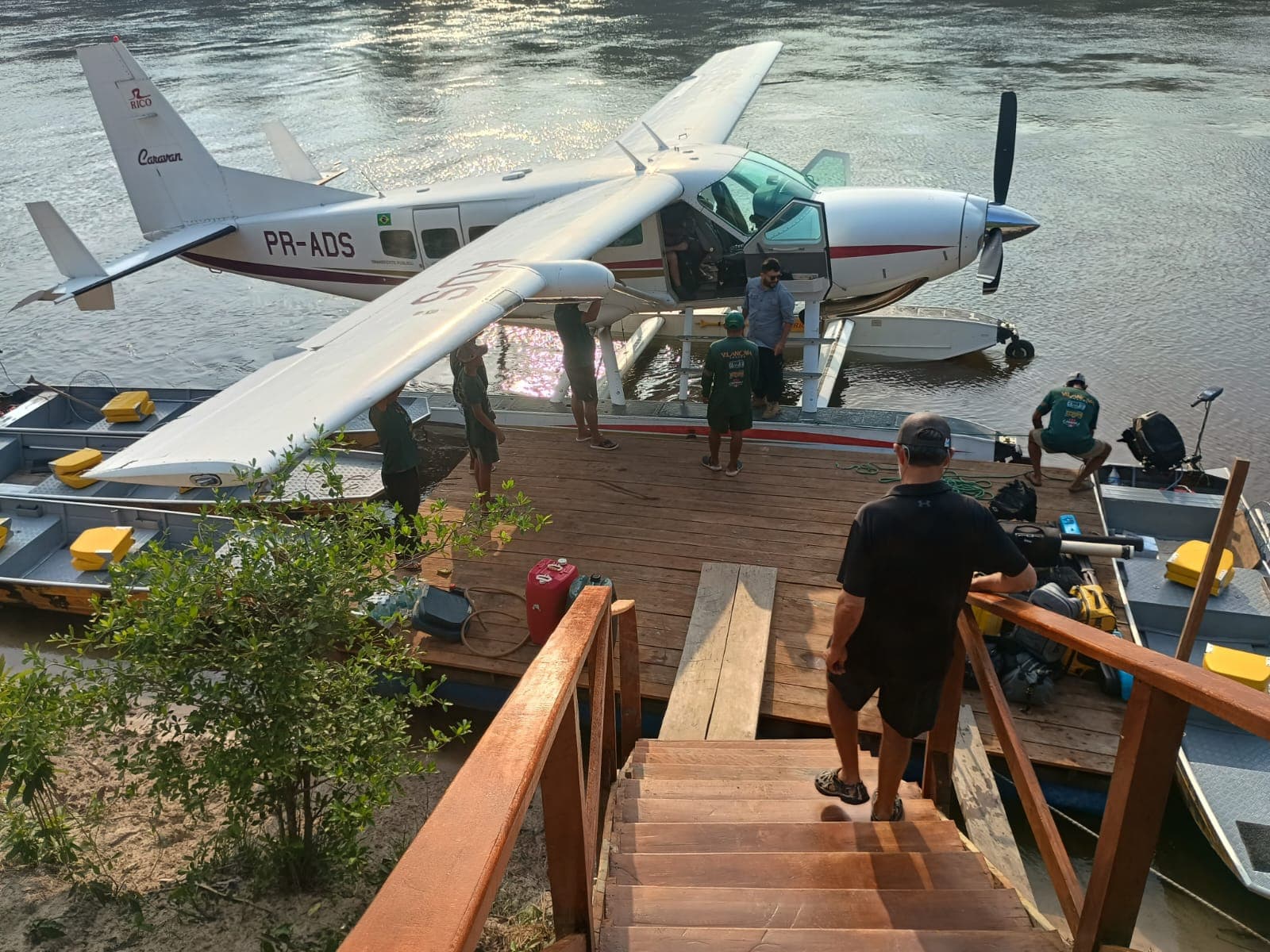 Seaplane moored at the Camaiu Lodge dock
